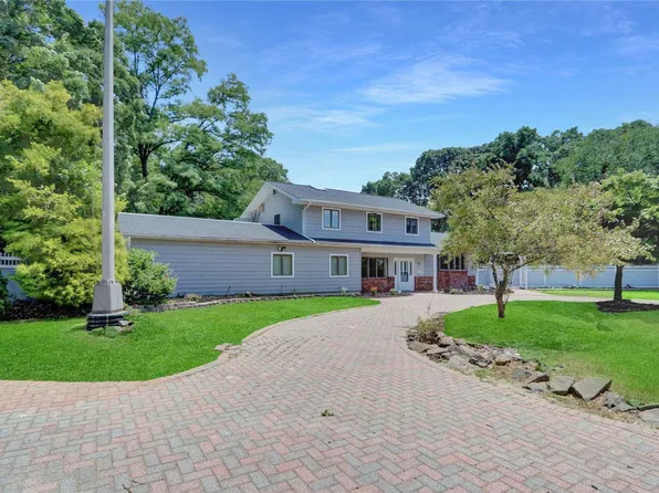 12 Conway, Wheatley Heights, NY 11798