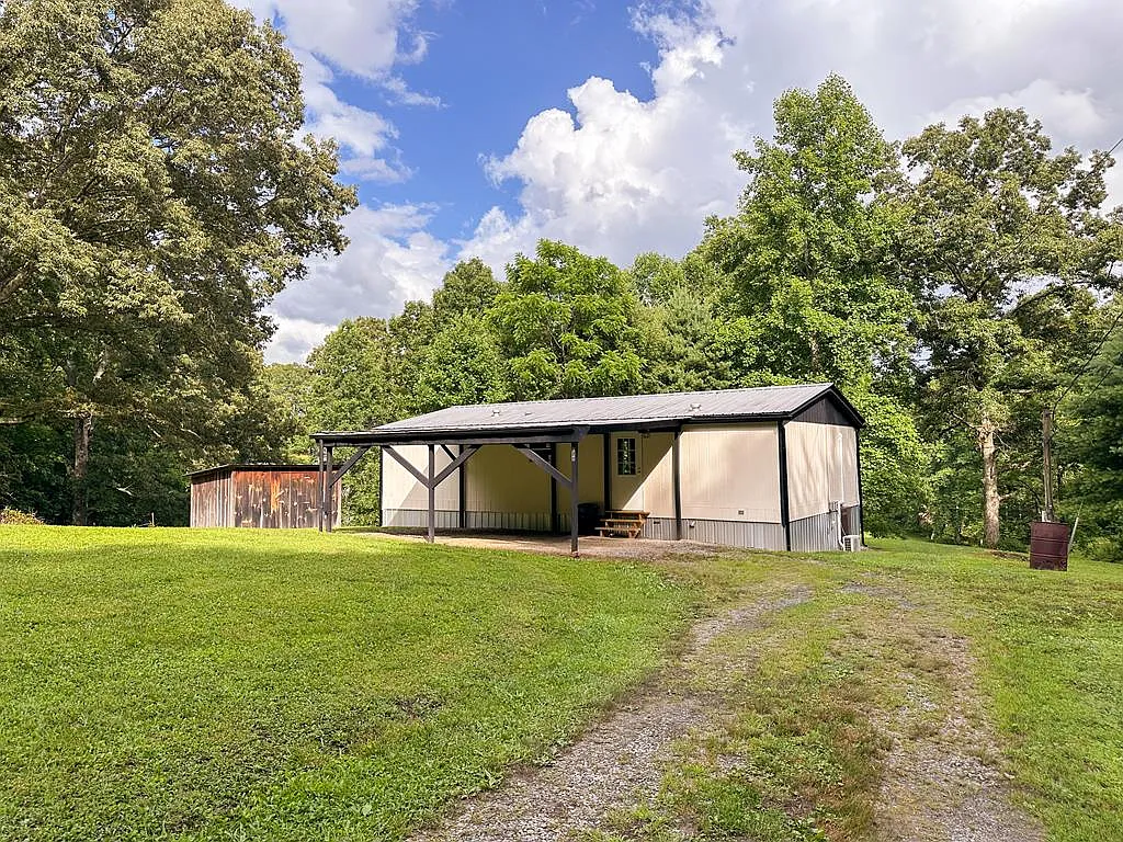 3 bed, $1,800 — Photo 1