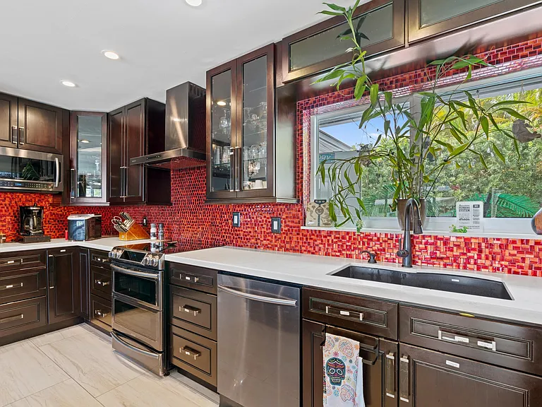 3705 NE 16th Ave — Photo 8