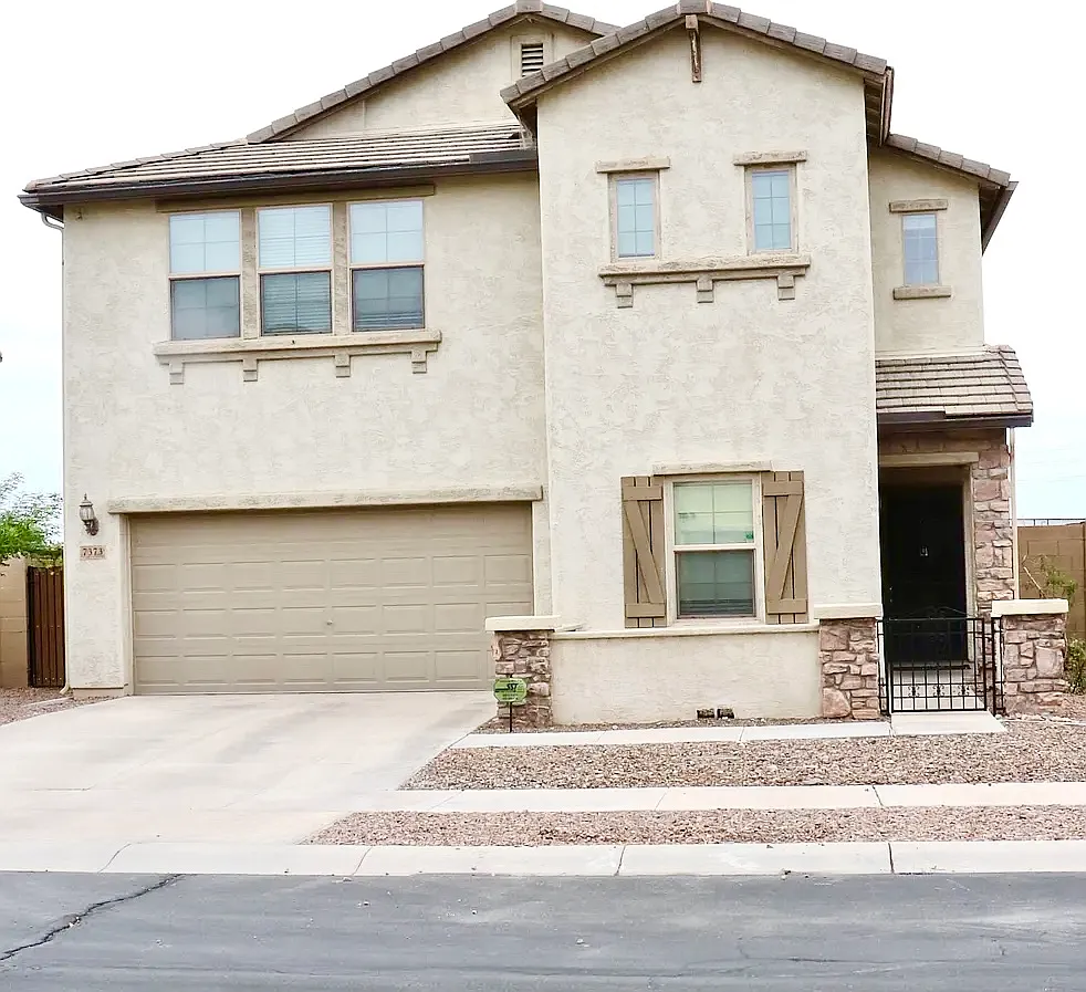 3 bed, 2.5 bath, 2082 sqft, $2,325 — Photo 3