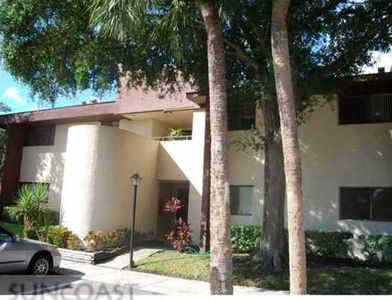 810 S Village Dr N APT 202, St Petersburg, FL, 33716