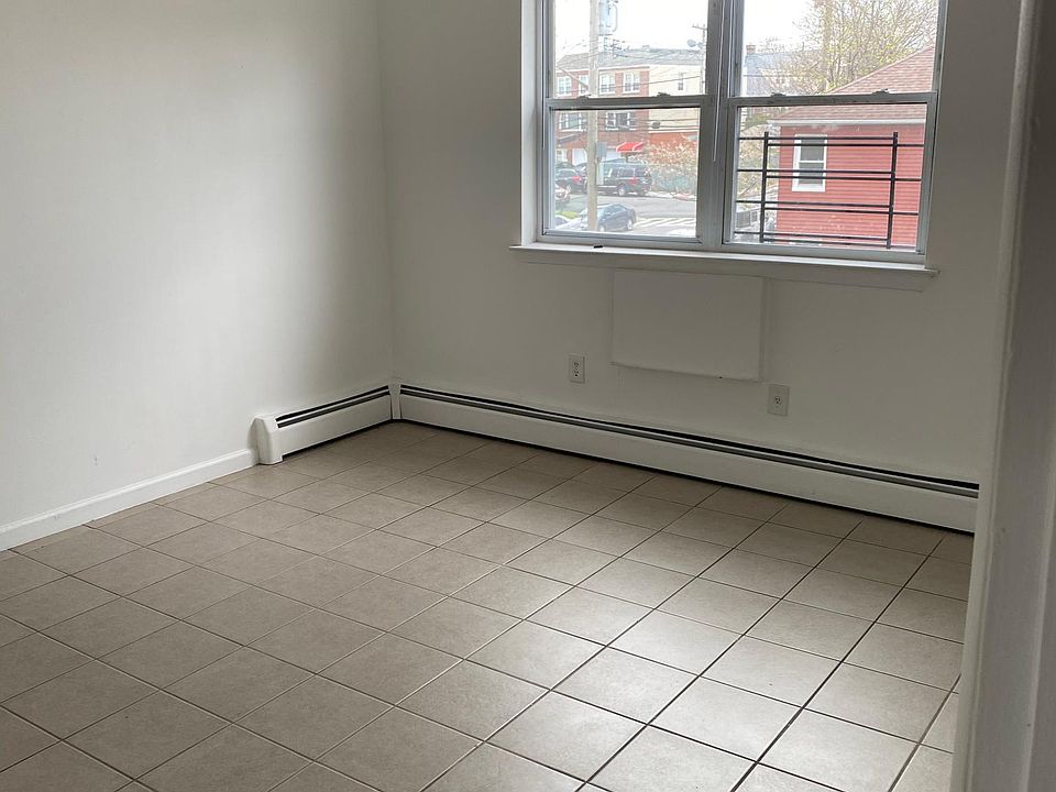 1st image of 605 Hollywood Ave APT 3