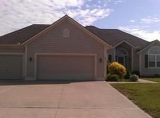 221 SW Ascot Ct, Lees Summit, MO 64082