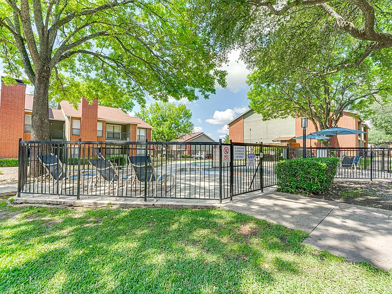 Bardin Oaks — Photo 8