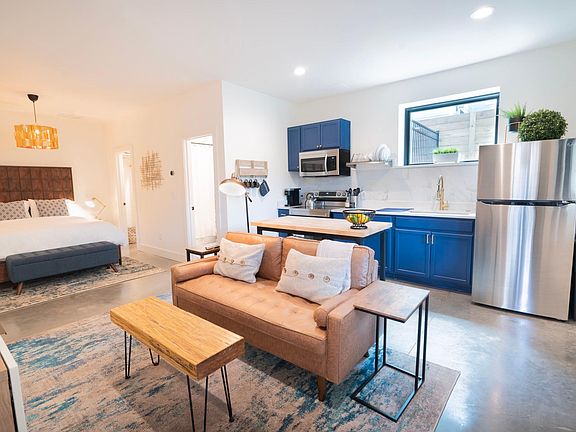 Spacious studio to enjoy during your stay, with tons of sunlight and comfort!