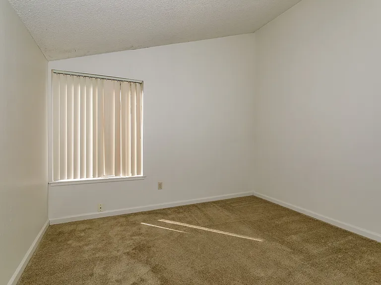 Alvarado Parkside — Photo 12