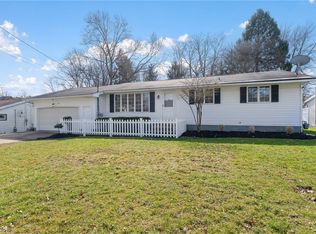 61 Maple St, Canfield, OH 44406