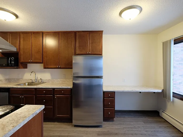 Lakehill Apartments — Photo 13