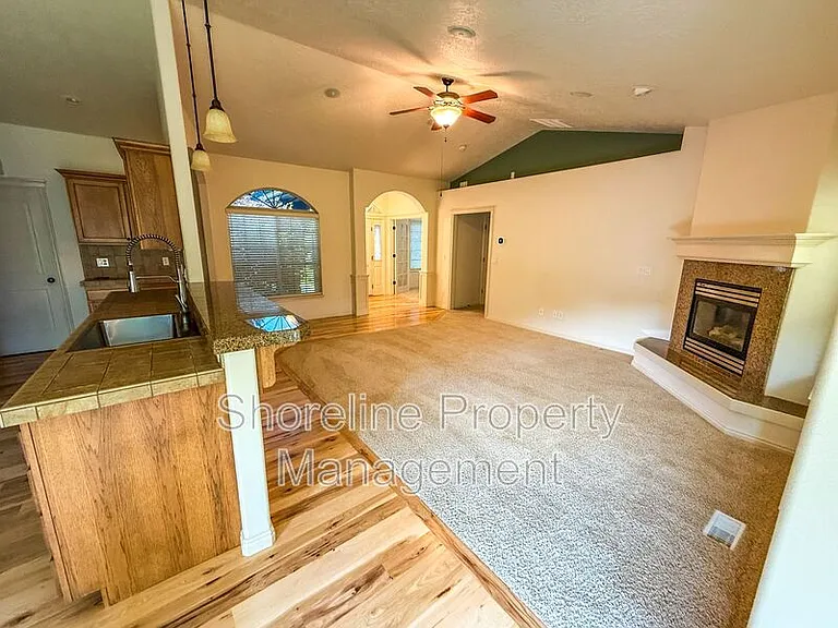 2328 E Satterfield St — Photo 9