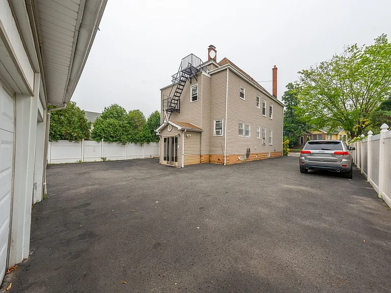 2768 Vauxhall Rd — Photo 15