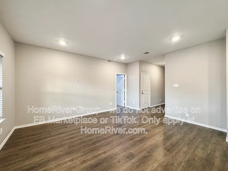 3 bed, 2.0 bath, 1310 sqft, $1,845 — Photo 3