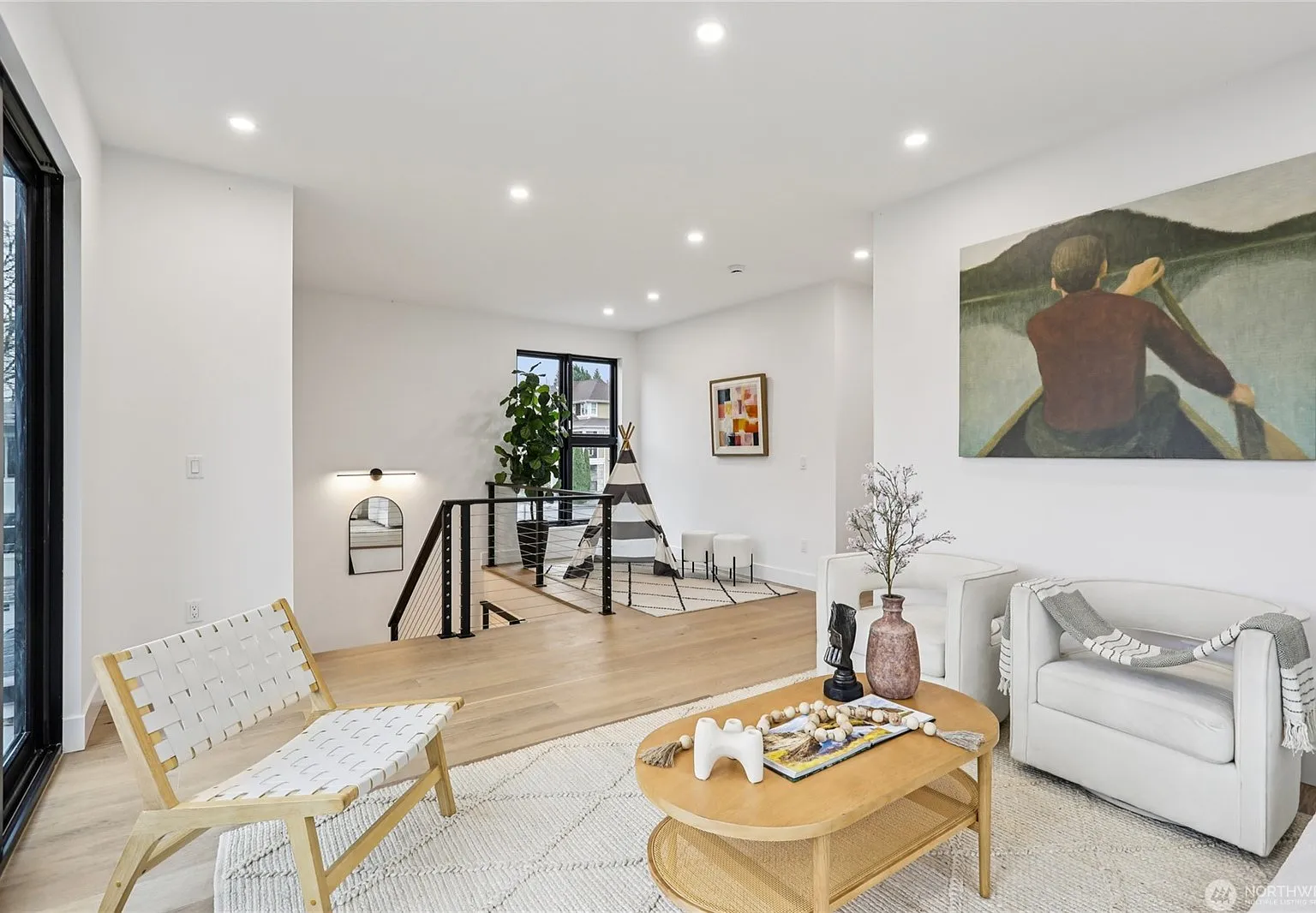 5 bed, 5.5 bath, 4250 sqft, $7,900 — Photo 4