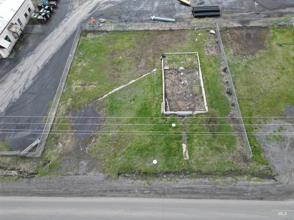 613 N Main St, Weippe, ID 83553