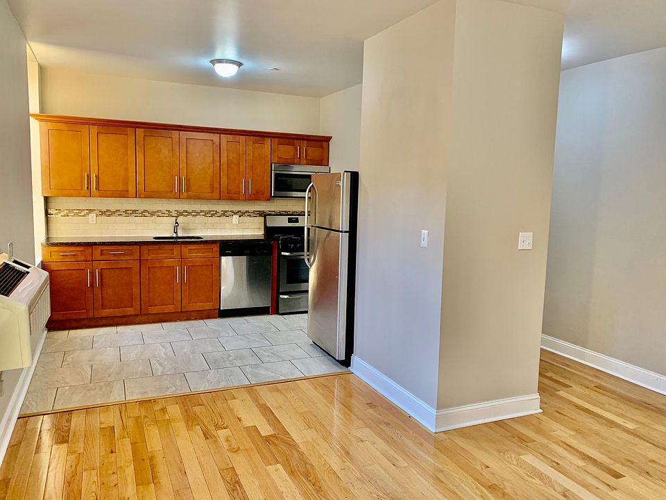 Apt 1F 1 bedroom. Kitchen/Living Room