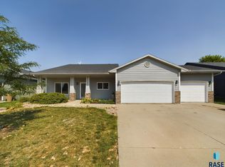 1000 Hemlock St, Harrisburg, SD 57032