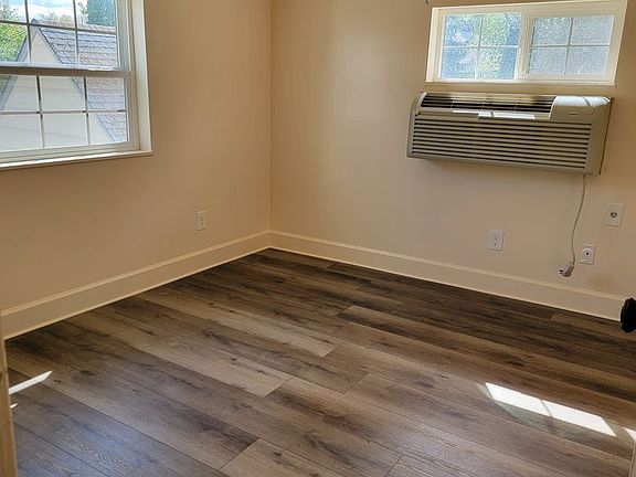 5th image of 209 N Madison St #D
