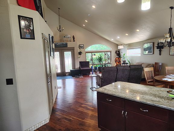 3rd image of 1810 Windward Dr
