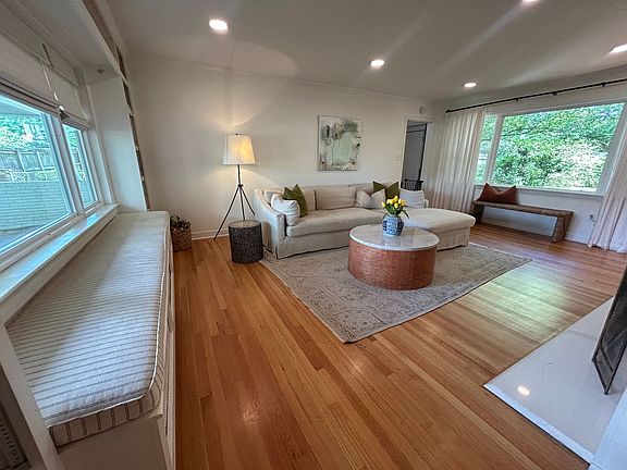 5th image of 286 Belhaven St