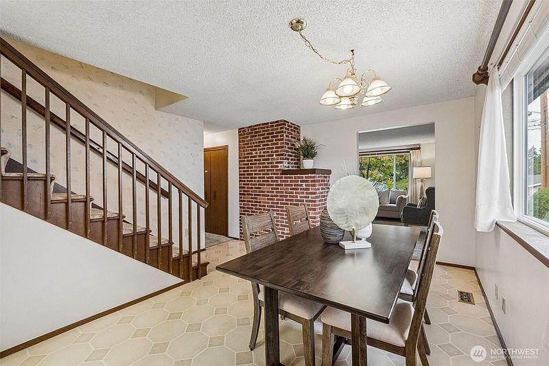 5th image of 13742 39th Avenue NE