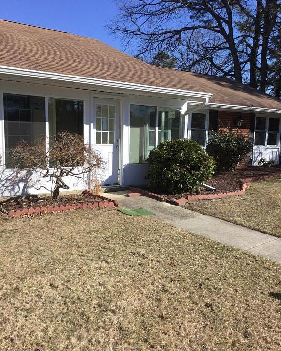 1st image of 647B Plymouth Dr