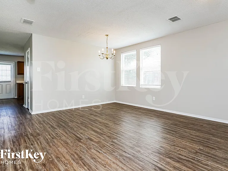 1218 Sullivan Dr — Photo 4