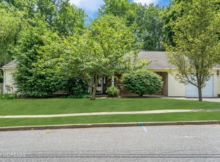 27 Vermont Ave, Jackson, NJ 08527