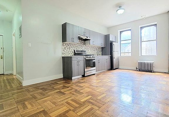4th image of 2100 Westbury Ct #1J