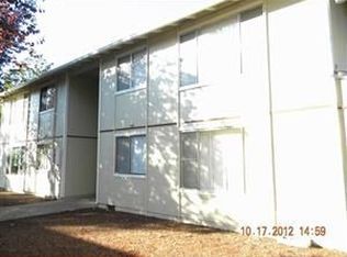 265 Gateway Blvd APT B, Cottage Grove, OR 97424