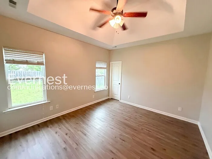208 Hampton Dr — Photo 12