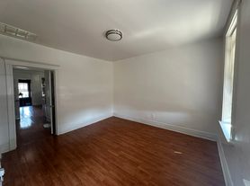 906 W 35th Pl, Chicago, IL