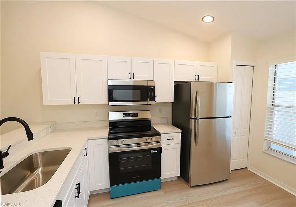 3 bed, 2.0 bath, 1276 sqft, $1,900 — Photo 1