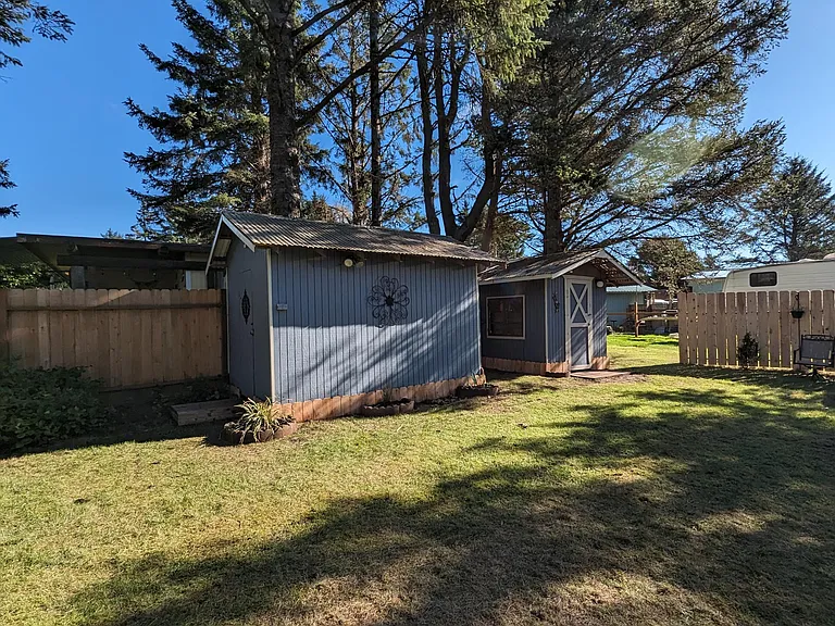 863 Trinidad Ct NE — Photo 8