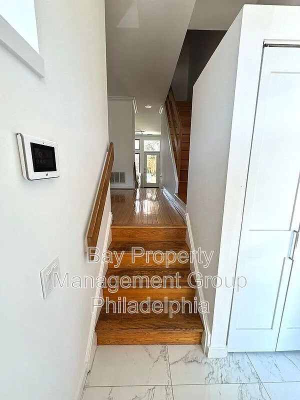 3 bed, 2.0 bath, 1800 sqft, $3,750 — Photo 3