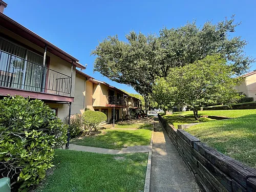 5612 Marina Dr Photo 1
