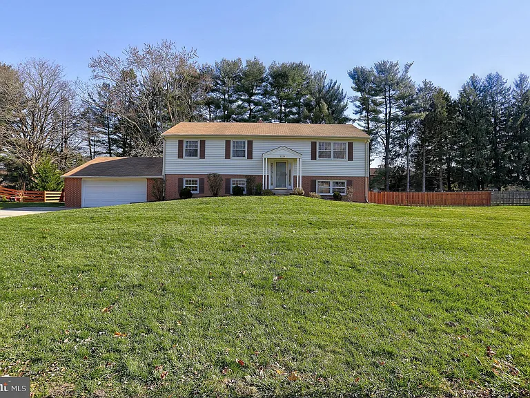 3229 Ramblewood Rd — Photo 1