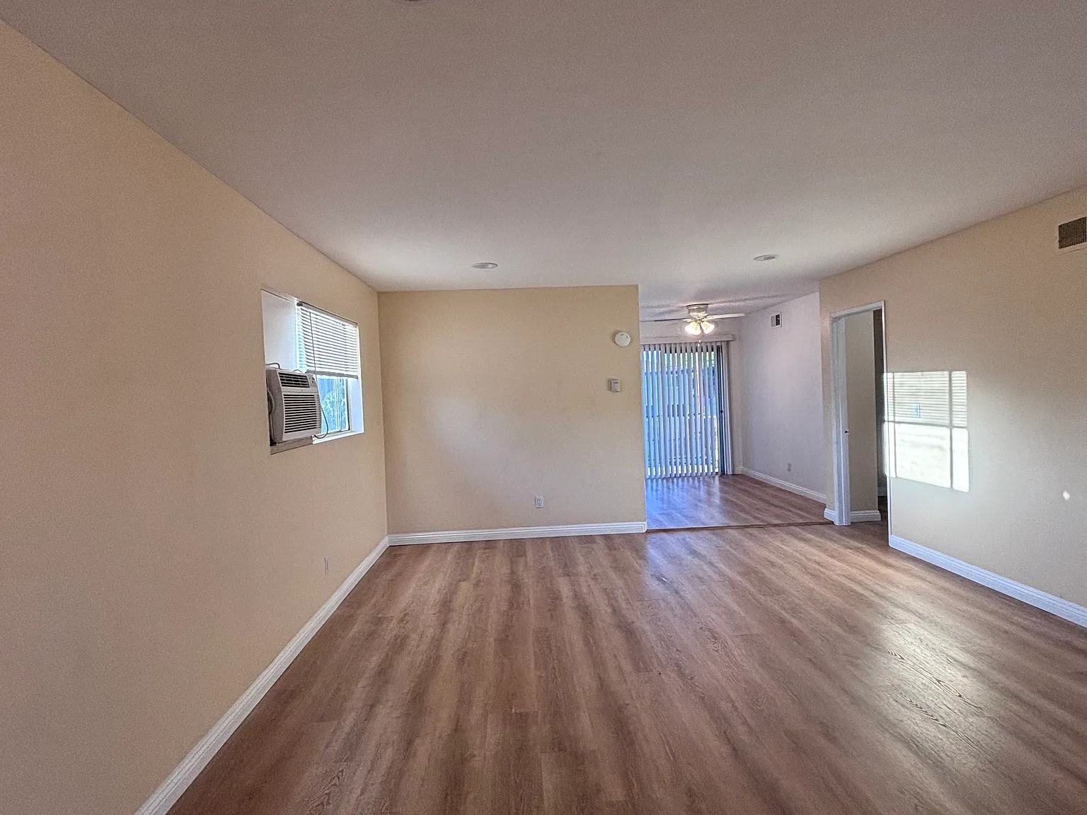 2 bed, 850 sqft, $2,350 — Photo 2