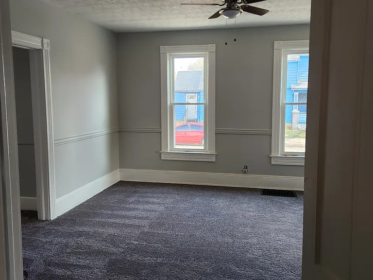 212 1st St NW #1 — Photo 9