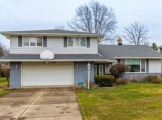 1905 Camberly Dr, Lyndhurst, OH 44124