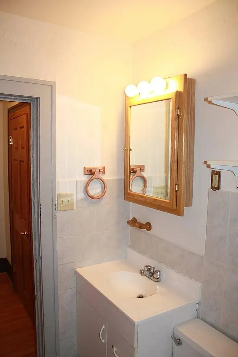 Building Photo - 940 Ivy Ave E #1