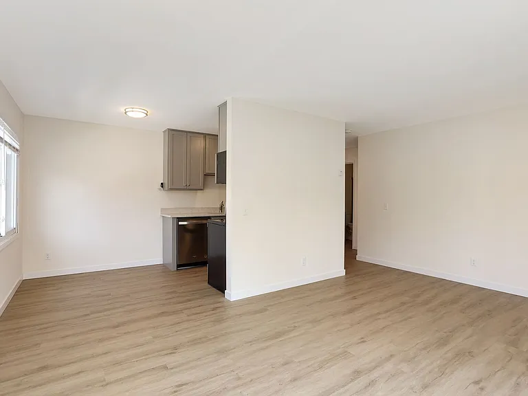 3547 Grand — Photo 6