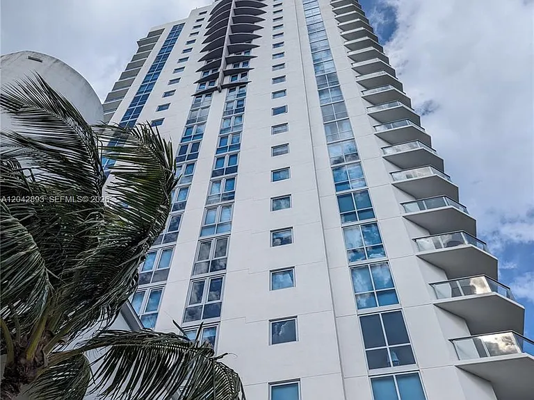 17111 E Biscayne Blvd #1011 — Photo 4