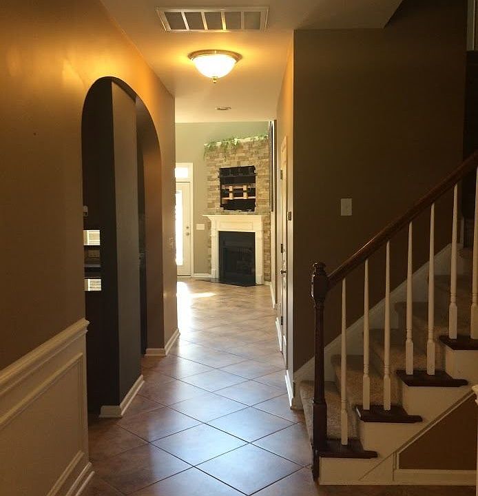 1st image of 312 Park View Dr