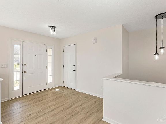 4th image of 9577 Creekhill Dr