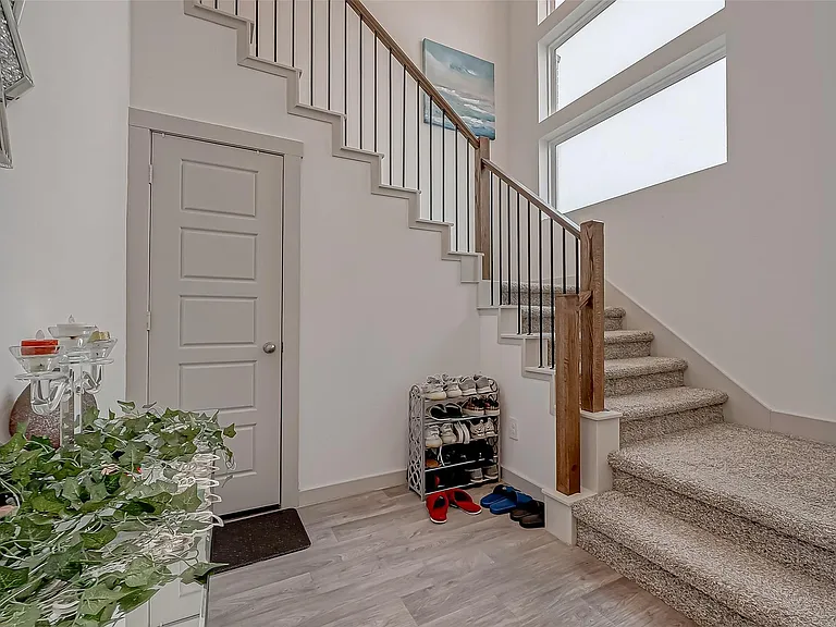6850 Amber Cliff Ln — Photo 5