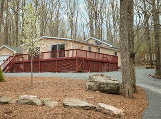 107 Red Breast Ln, Lackawaxen, PA 18435