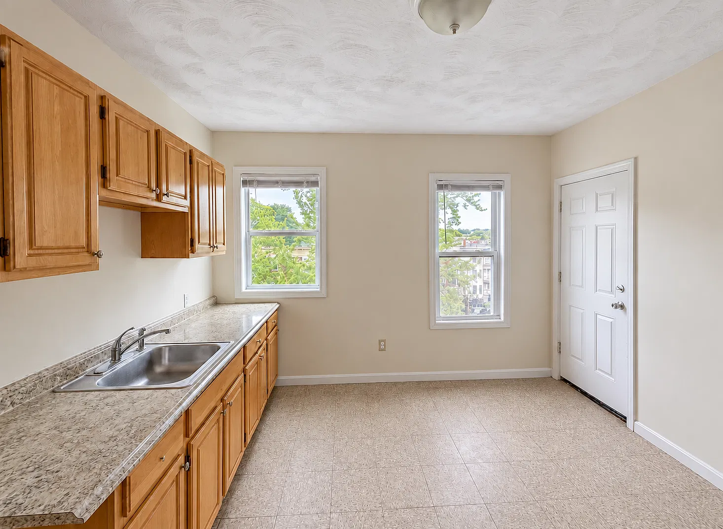 3 bed, 1220 sqft, $2,900 — Photo 4