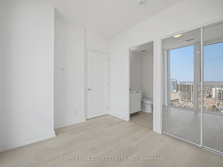 75 James St S #3015 — Photo 33