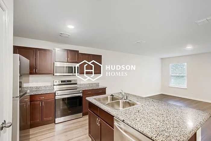 1013 Earle Ave — Photo 8