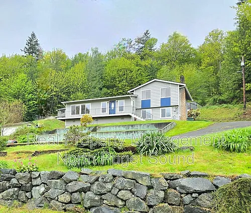 6822 14th Ave NE Photo 1