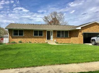 2914 Dodge Dr, Bloomington, IL 61704